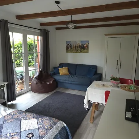 Happy Trails, Cosy One Garten 奥伯劳